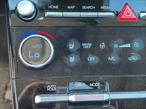 Used 2024 Hyundai Santa Fe Limited image 23