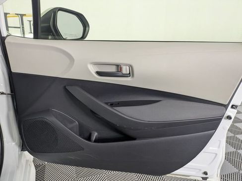 Used 2022 Toyota Corolla LE FWD image 30