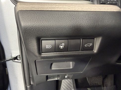 Used 2025 Toyota Grand Highlander AWD image 19