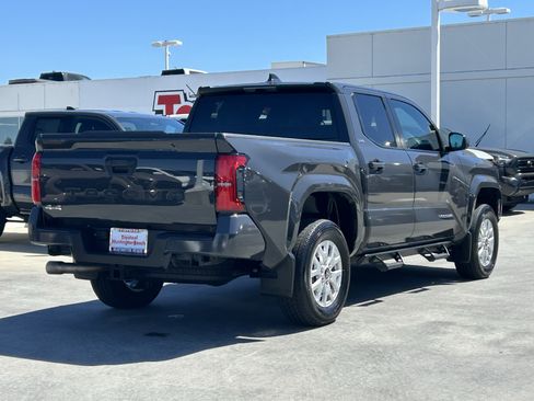 Certified 2025 Toyota Tacoma SR5 AWD/4WD image 3