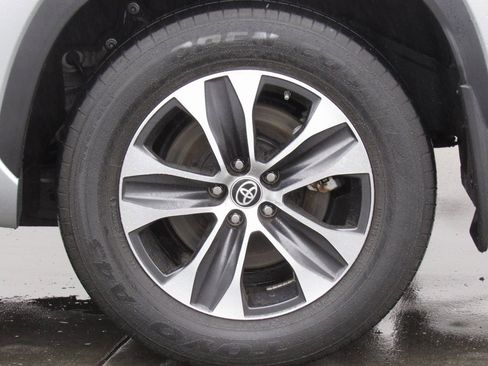 Certified 2022 Toyota Highlander XLE image 40