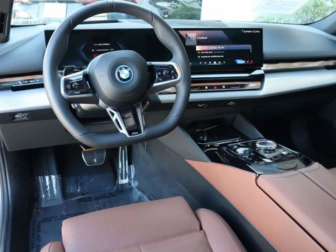 Used 2025 BMW i5 xDrive40 image 12