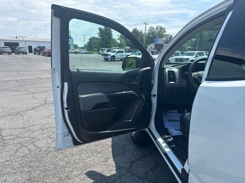 Used 2020 Chevrolet Colorado W/T w/ WT Convenience Package RWD image 9