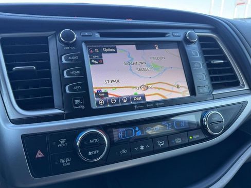 Used 2018 Toyota Highlander image 22