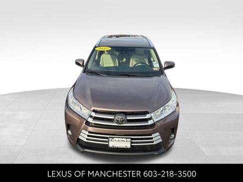 Used 2017 Toyota Highlander XLE image 2