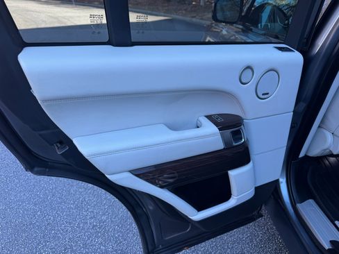 Used 2014 Land Rover Range Rover HSE image 25