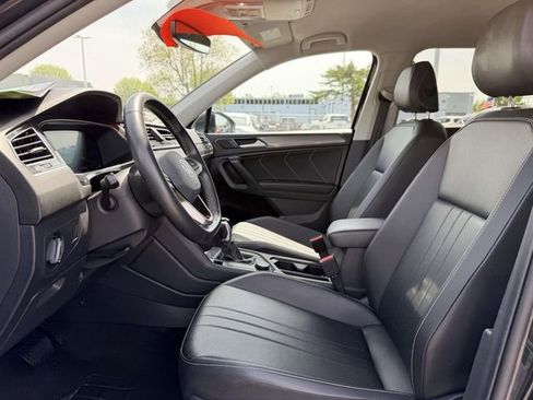 Used 2024 Volkswagen Tiguan SE image 16