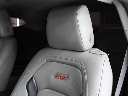 Used 2016 Chevrolet Camaro SS RWD image 23