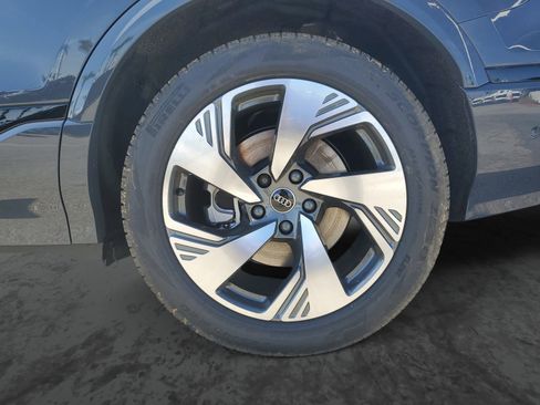 New 2025 Audi Q6 e-tron Premium Plus image 5