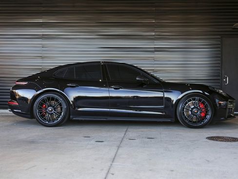 Certified 2025 Porsche Panamera GTS image 8
