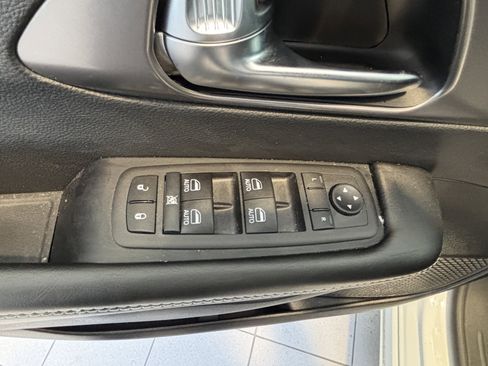 Used 2026 Chrysler Pacifica Select FWD image 7