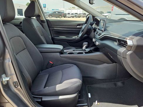 Used 2024 Nissan Altima 2.5 SV FWD image 18