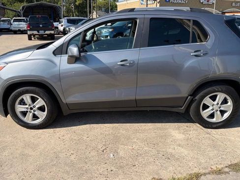 Used 2020 Chevrolet Trax LT FWD image 9