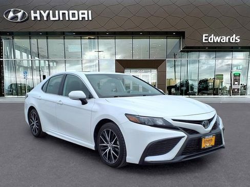 Used 2023 Toyota Camry SE image 10