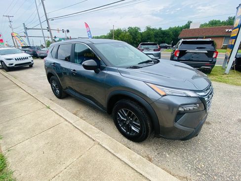 Used 2024 Nissan Rogue S FWD image 5