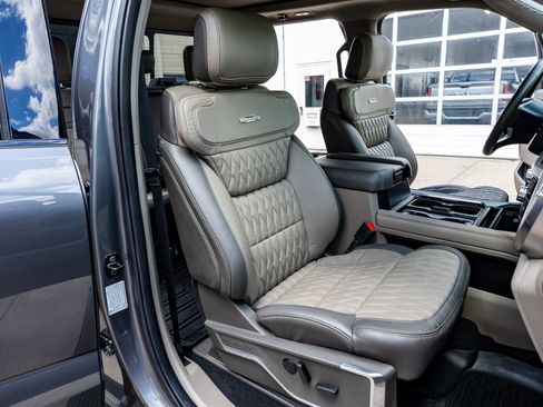 Used 2025 Ford F350 Platinum w/ Platinum Plus Package image 32