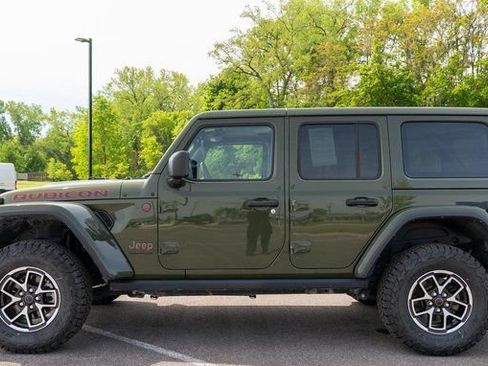 Used 2023 Jeep Wrangler Unlimited Rubicon w/ Cold Weather Group AWD/4WD image 9