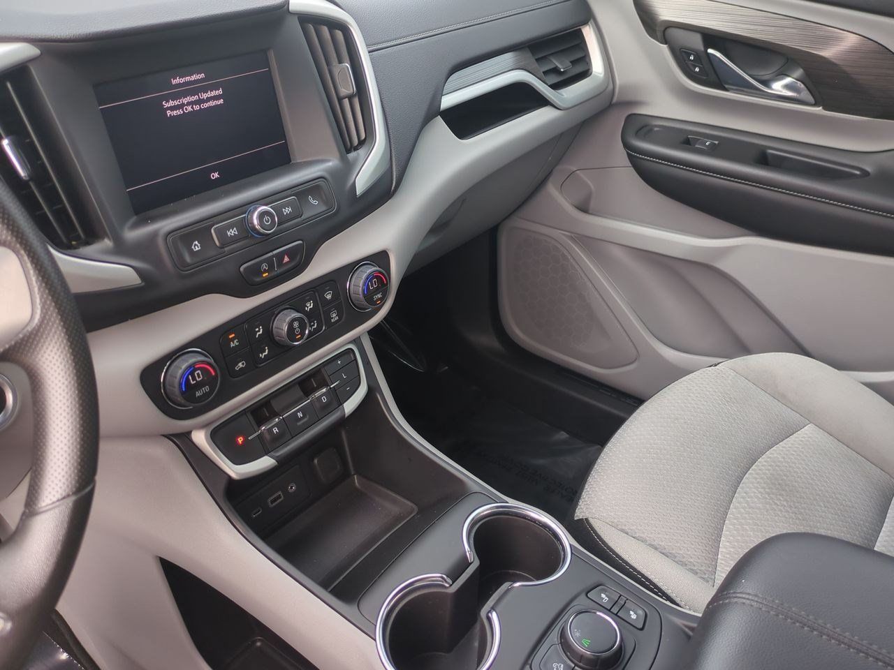 Used 2023 GMC Terrain SLE w/ Driver Convenience Package FWD image 24