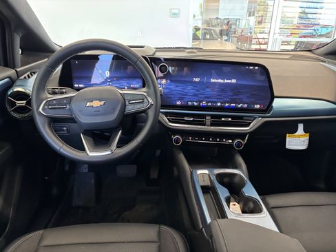 Used 2025 Chevrolet Equinox EV LT w/ Convenience Package II FWD image 3