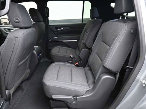 Used 2024 Chevrolet Traverse LT image 11