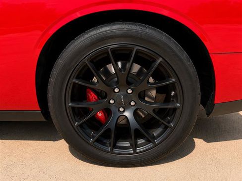 Used 2015 Dodge Challenger SRT Hellcat RWD image 19