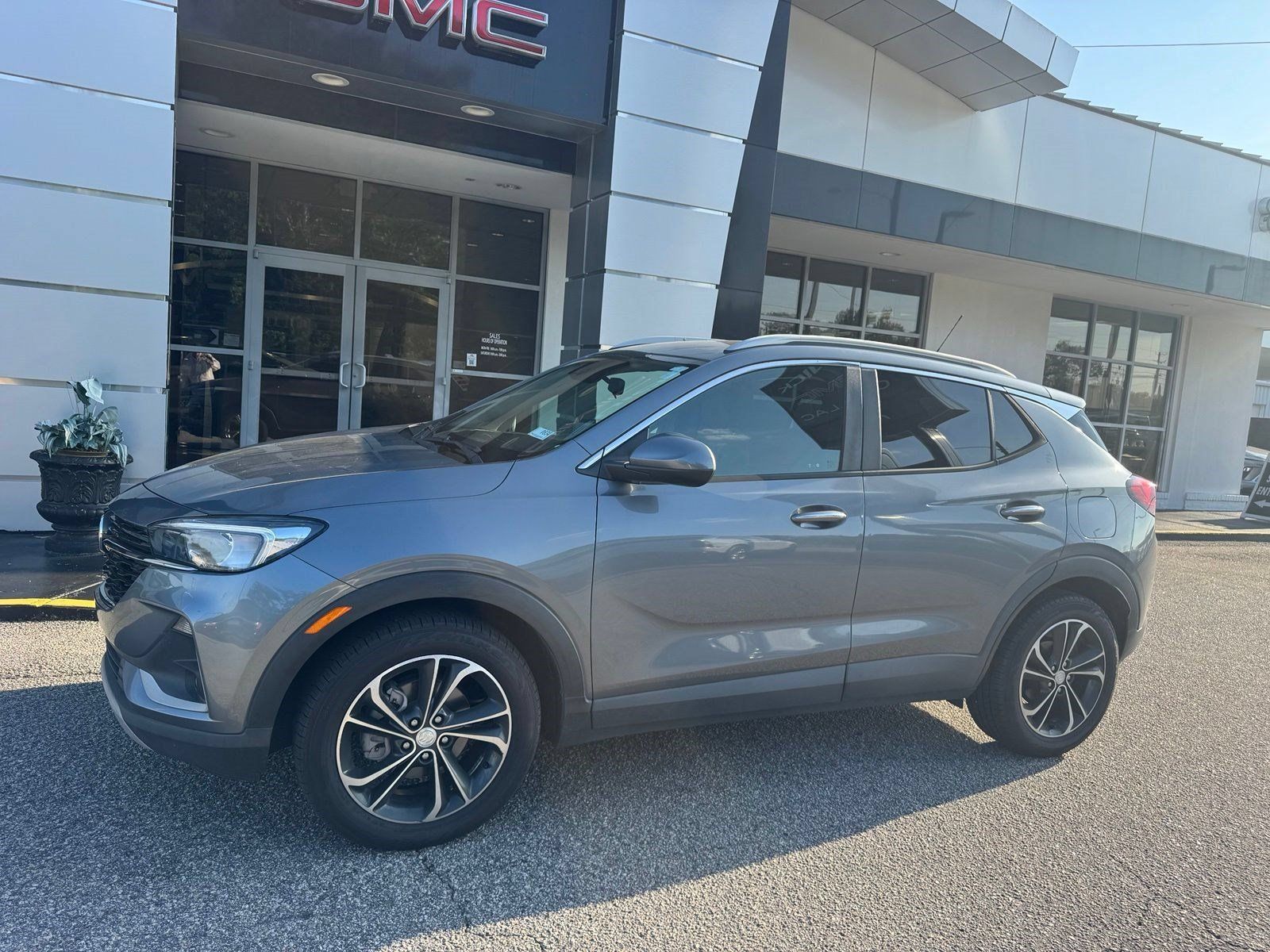 Certified 2020 Buick Encore GX Select FWD image 2