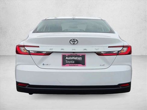 Used 2025 Toyota Camry LE image 7