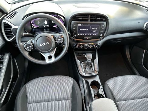 Used 2025 Kia Soul LX w/ LX Technology Package image 12