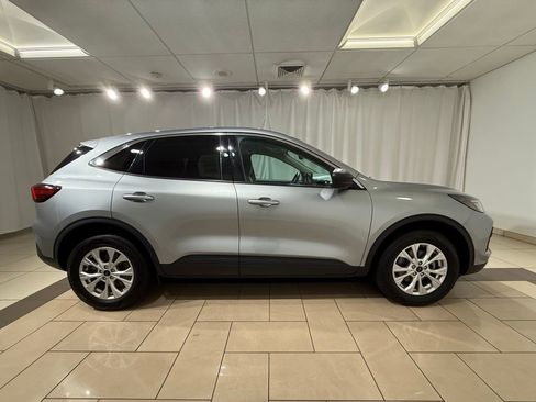 Used 2023 Ford Escape Active w/ Tech Pack #1 AWD/4WD image 6
