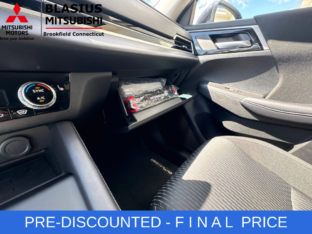 Used 2025 Mitsubishi Outlander ES AWD/4WD image 30