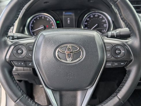Used 2020 Toyota Camry SE w/ Convenience Package image 18