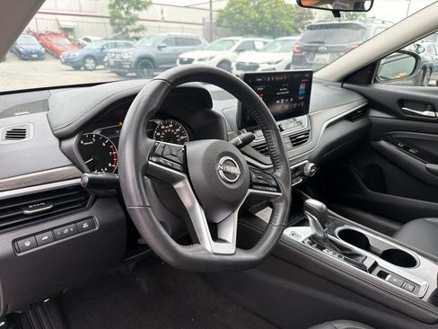 Used 2023 Nissan Altima 2.5 SL FWD image 14