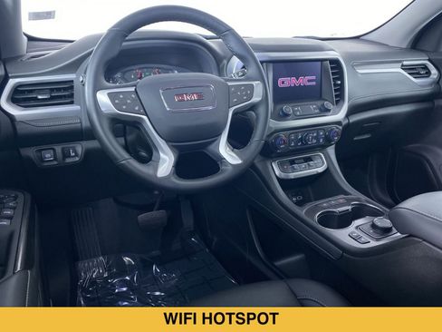Certified 2023 GMC Acadia SLT w/ Preferred Package FWD image 2