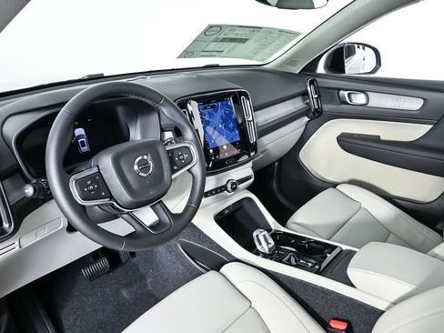New 2026 Volvo XC40 B5 Plus w/ Protection Package Premier AWD/4WD image 4