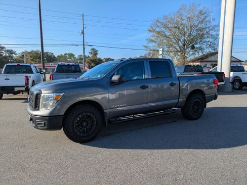 Used 2019 Nissan Titan S w/ S Utility Package image 7