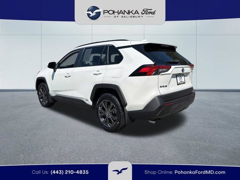 Used 2022 Toyota RAV4 XLE Premium AWD/4WD image 7