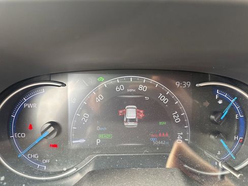 Used 2023 Toyota RAV4 XLE Premium image 8