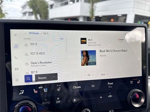 Used 2024 Lexus GX 550 image 16