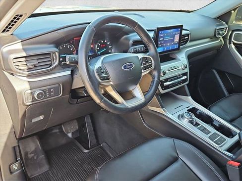 Used 2022 Ford Explorer XLT w/ Equipment Group 202A RWD image 10
