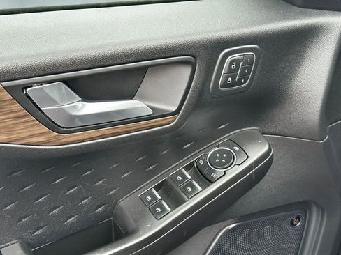 Used 2020 Ford Escape Titanium image 13