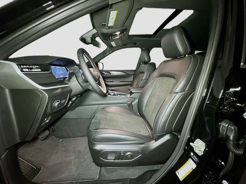 New 2025 Jeep Grand Cherokee Altitude image 14