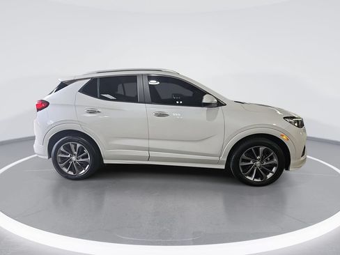 Used 2022 Buick Encore GX Preferred w/ Sport Touring Package FWD image 2