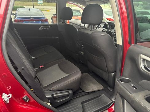 Used 2017 Nissan Pathfinder SV image 12