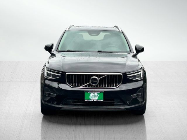 Used 2023 Volvo XC40 B5 Plus AWD/4WD image 2