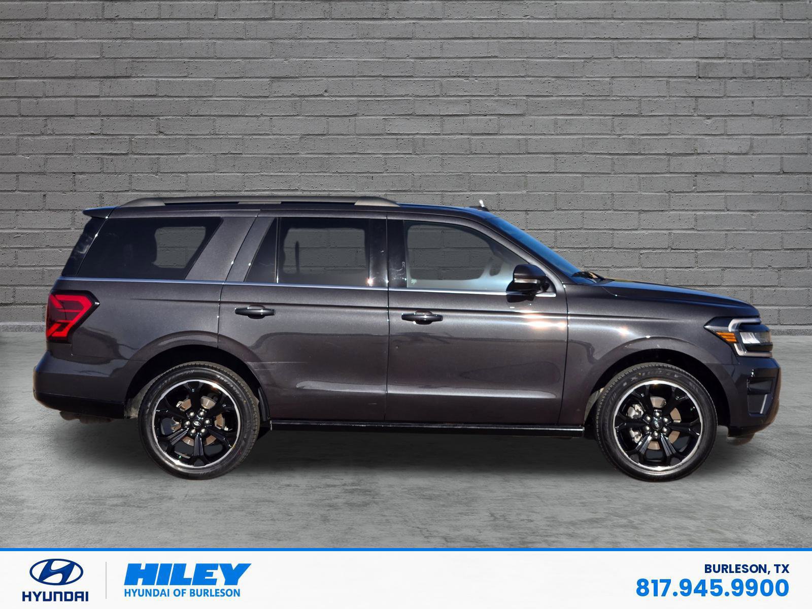 Used 2023 Ford Expedition Limited RWD image 3