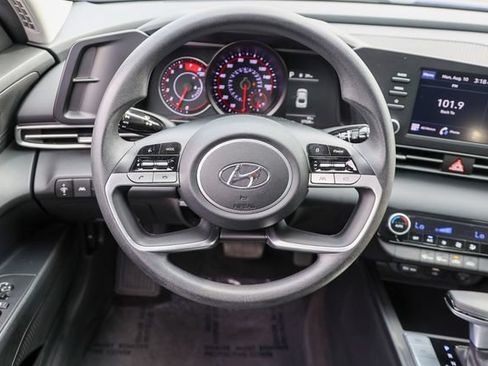 Used 2023 Hyundai Elantra SEL FWD image 8