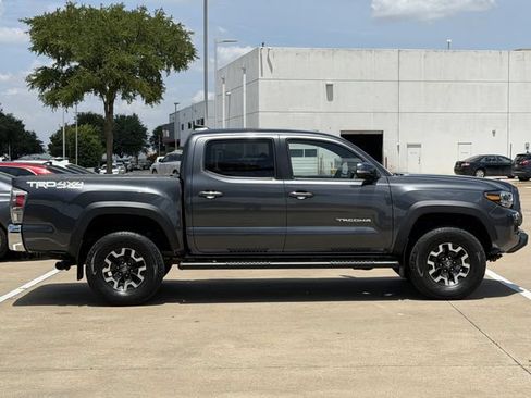 Used 2020 Toyota Tacoma TRD Off-Road AWD/4WD image 3