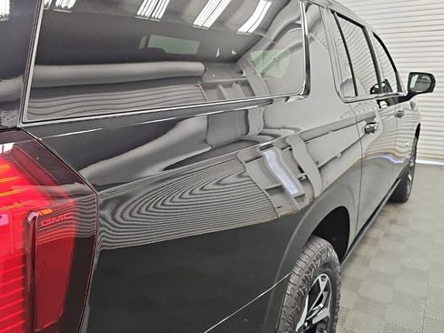 Used 2025 GMC Yukon XL AT4 w/ AT4 Premium Package AWD/4WD image 10