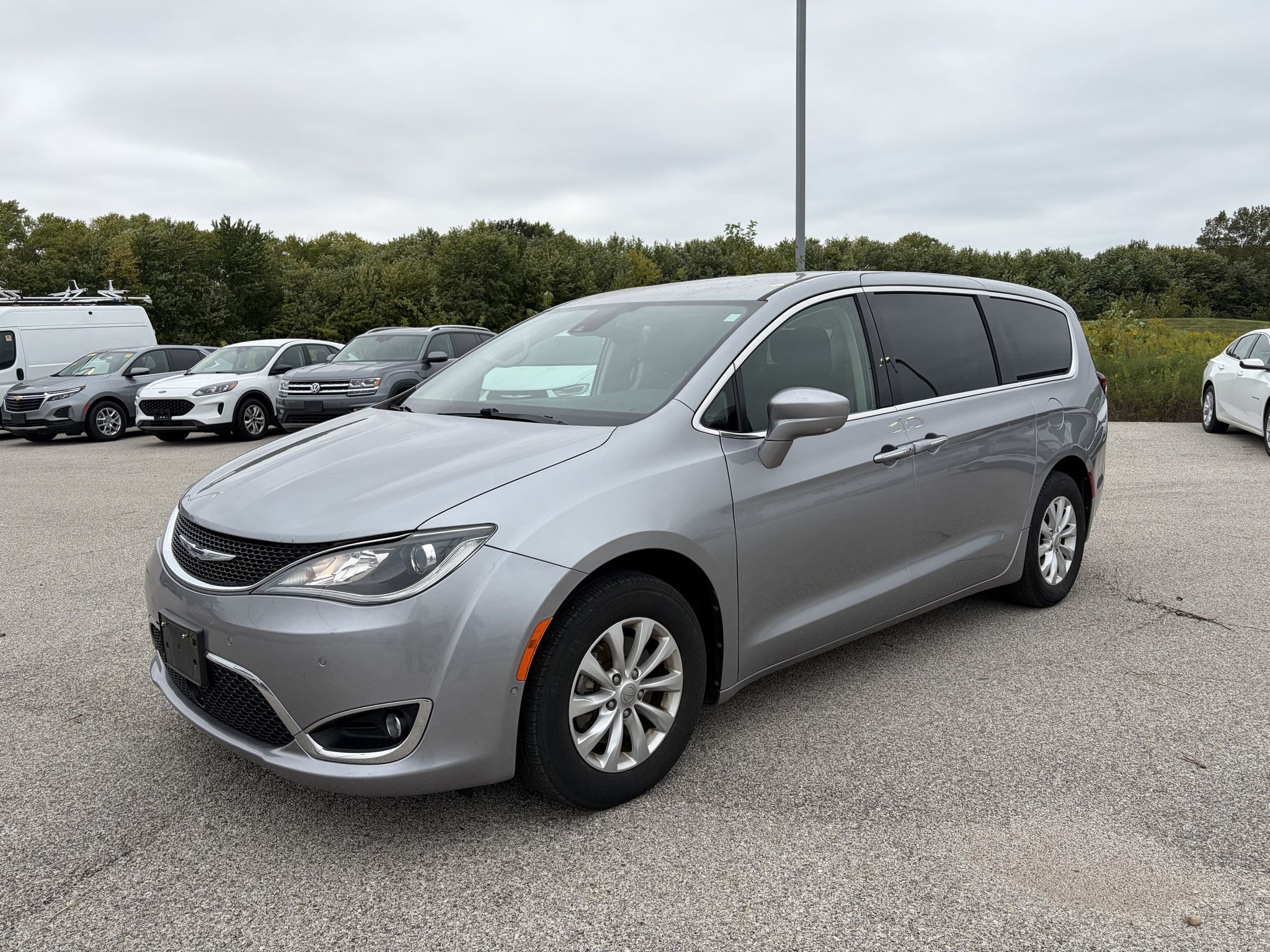 Used 2019 Chrysler Pacifica Touring Plus w/ Advanced Safetytec Group FWD image 8