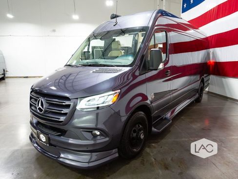 Used 2024 Mercedes-Benz Sprinter 3500 image 38